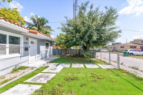 House in Opa-locka, Florida 3 bedrooms, 93.65 sq.m. № 1345610 - photo 20