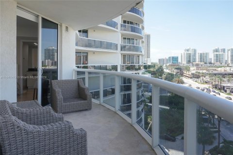 Condo in Sunny Isles Beach, Florida, 2 bedrooms  № 1345612 - photo 13