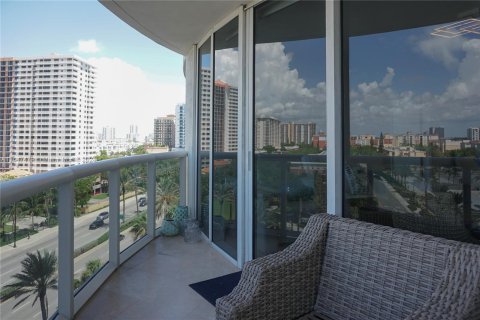 Condo in Sunny Isles Beach, Florida, 2 bedrooms  № 1345612 - photo 15