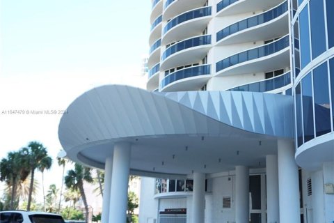 Condo in Sunny Isles Beach, Florida, 2 bedrooms  № 1345612 - photo 25