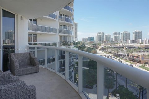 Condo in Sunny Isles Beach, Florida, 2 bedrooms  № 1345612 - photo 14