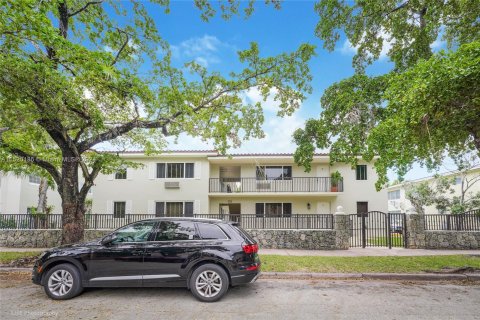 Commercial property in Coral Gables, Florida № 976197 - photo 1