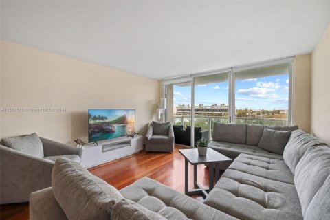 Condo in Miami Beach, Florida, 1 bedroom  № 974617 - photo 1