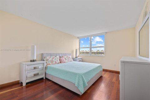 Condo in Miami Beach, Florida, 1 bedroom  № 974617 - photo 14