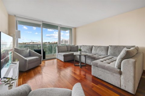 Condo in Miami Beach, Florida, 1 bedroom  № 974617 - photo 5