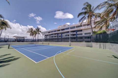 Condo in Miami Beach, Florida, 1 bedroom  № 974617 - photo 26