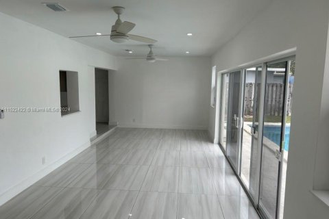 Casa en venta en Hollywood, Florida, 5 dormitorios, 269.04 m2 № 974618 - foto 3