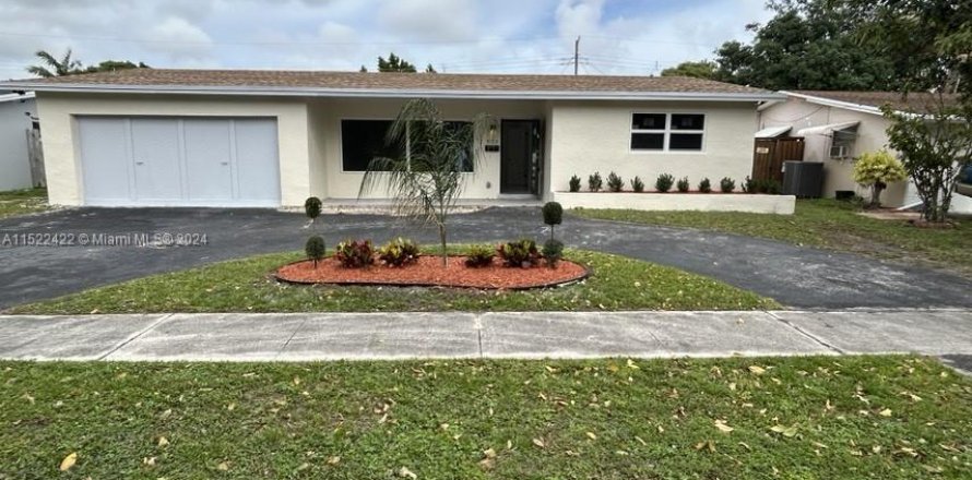 House in Hollywood, Florida 5 bedrooms, 269.04 sq.m. № 974618