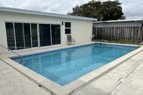 House in Hollywood, Florida 5 bedrooms, 269.04 sq.m. № 974618 - photo 16