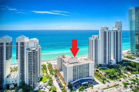 Copropriété à louer à Sunny Isles Beach, Floride: 33.44 m2 № 1360693 - photo 1