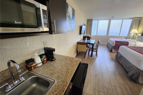 Copropriété à louer à Sunny Isles Beach, Floride: 33.44 m2 № 1360693 - photo 3