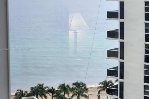 Copropriété à louer à Sunny Isles Beach, Floride: 33.44 m2 № 1360693 - photo 24