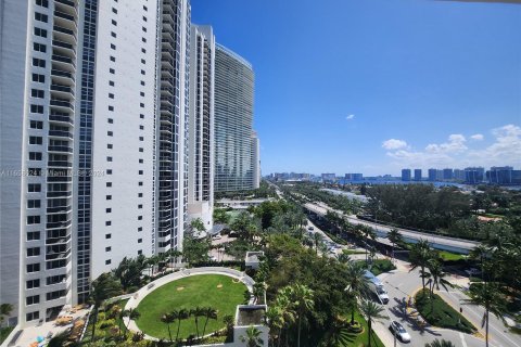 Copropriété à louer à Sunny Isles Beach, Floride: 33.44 m2 № 1360693 - photo 27