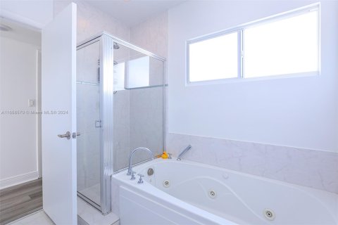 Adosado en venta en Fort Lauderdale, Florida, 3 dormitorios, 177.81 m2 № 1360694 - foto 16