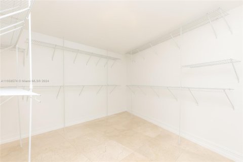 Condo in Hallandale Beach, Florida, 2 bedrooms  № 1360651 - photo 11