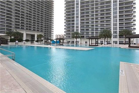 Condo in Hallandale Beach, Florida, 2 bedrooms  № 1360651 - photo 26