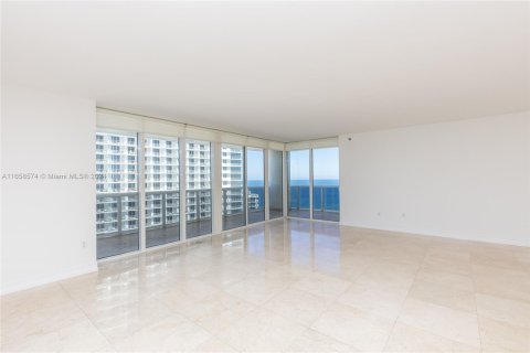 Condo in Hallandale Beach, Florida, 2 bedrooms  № 1360651 - photo 8