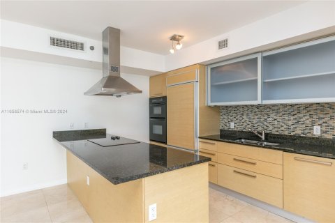 Condo in Hallandale Beach, Florida, 2 bedrooms  № 1360651 - photo 5