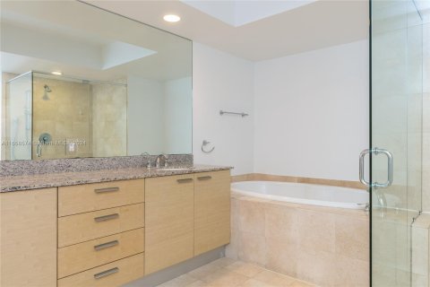 Condo in Hallandale Beach, Florida, 2 bedrooms  № 1360651 - photo 12