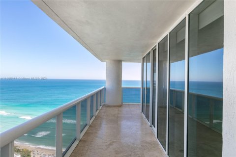 Condo in Hallandale Beach, Florida, 2 bedrooms  № 1360651 - photo 4