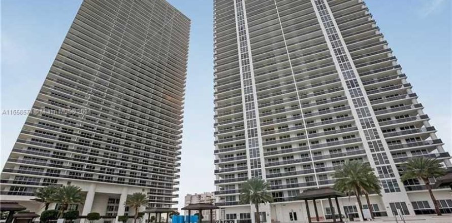 Condo in Hallandale Beach, Florida, 2 bedrooms  № 1360651