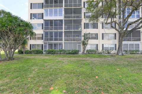 Copropriété à vendre à Pompano Beach, Floride: 2 chambres, 111.48 m2 № 936473 - photo 1