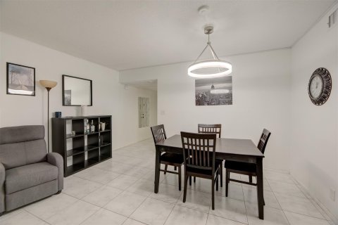 Copropriété à vendre à Pompano Beach, Floride: 2 chambres, 111.48 m2 № 936473 - photo 27