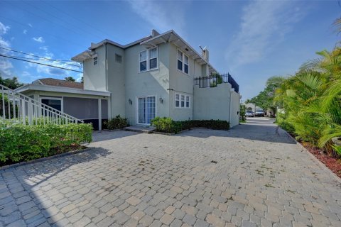 Villa ou maison à vendre à West Palm Beach, Floride: 4 chambres, 196.12 m2 № 1186483 - photo 2