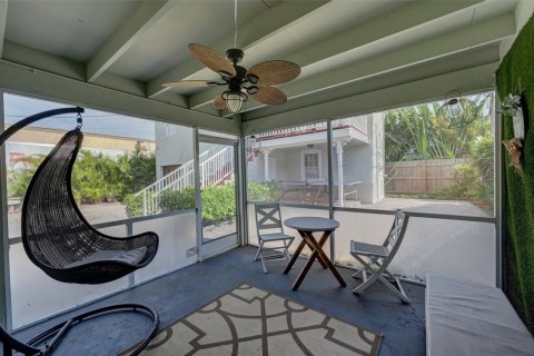 Villa ou maison à vendre à West Palm Beach, Floride: 4 chambres, 196.12 m2 № 1186483 - photo 3