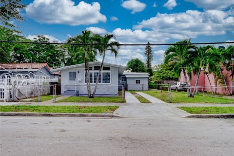 House in Miami, Florida 4 bedrooms, 155.43 sq.m. № 1236084 - photo 2