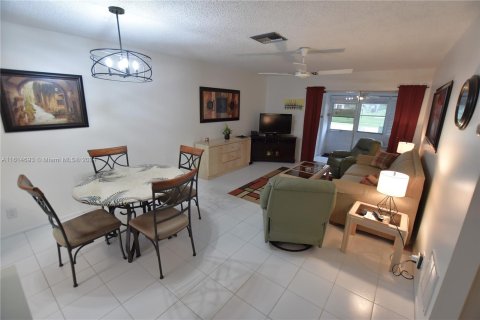 Condominio en venta en West Palm Beach, Florida, 1 dormitorio, 61.5 m2 № 1236052 - foto 1