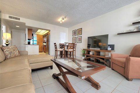 Condominio en alquiler en Hollywood, Florida, 1 dormitorio, 69.68 m2 № 69252 - foto 5