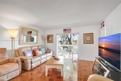 Condominio en venta en Lake Worth, Florida, 2 dormitorios, 83.05 m2 № 1348532 - foto 4