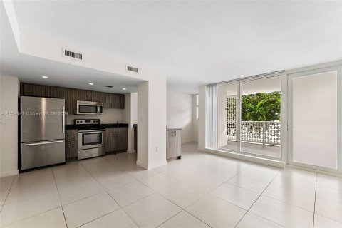 Condo in Miami Beach, Florida, 1 bedroom  № 1348448 - photo 8