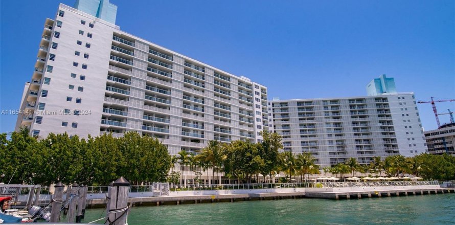 Condominio en Miami Beach, Florida, 1 dormitorio  № 1348448