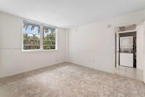 Condo in Miami Beach, Florida, 1 bedroom  № 1348448 - photo 23