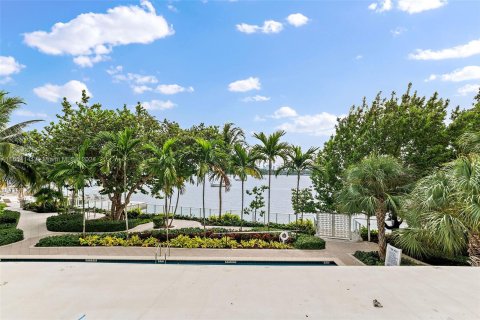 Condo in Miami Beach, Florida, 1 bedroom  № 1348448 - photo 11