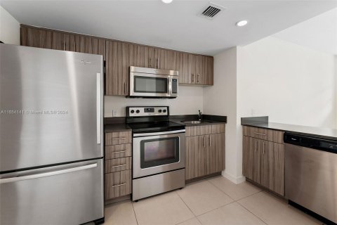 Condo in Miami Beach, Florida, 1 bedroom  № 1348448 - photo 3