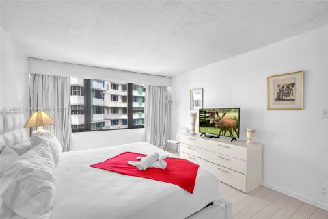 Copropriété à vendre à Miami Beach, Floride: 2 chambres, 89.19 m2 № 1348489 - photo 13