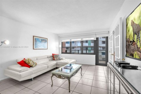 Copropriété à vendre à Miami Beach, Floride: 2 chambres, 89.19 m2 № 1348489 - photo 14