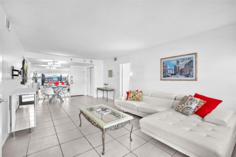 Copropriété à vendre à Miami Beach, Floride: 2 chambres, 89.19 m2 № 1348489 - photo 18