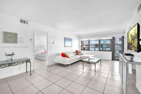 Copropriété à vendre à Miami Beach, Floride: 2 chambres, 89.19 m2 № 1348489 - photo 15