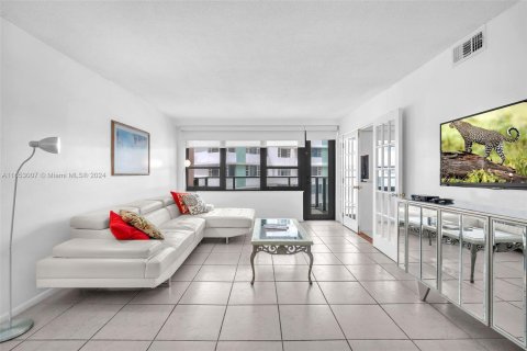 Copropriété à vendre à Miami Beach, Floride: 2 chambres, 89.19 m2 № 1348489 - photo 16