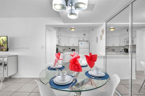 Copropriété à vendre à Miami Beach, Floride: 2 chambres, 89.19 m2 № 1348489 - photo 1