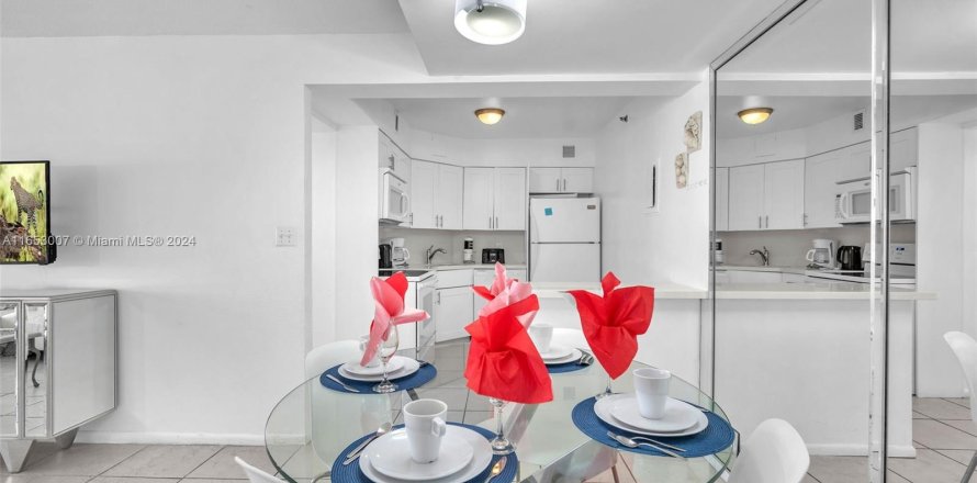 Condominio en Miami Beach, Florida, 2 dormitorios  № 1348489