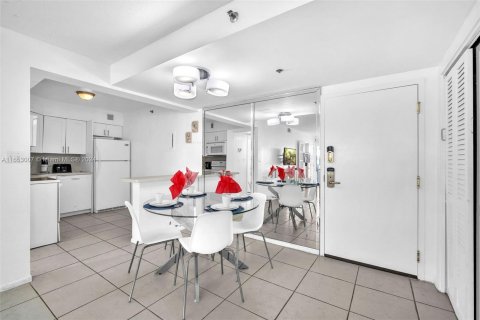 Copropriété à vendre à Miami Beach, Floride: 2 chambres, 89.19 m2 № 1348489 - photo 2