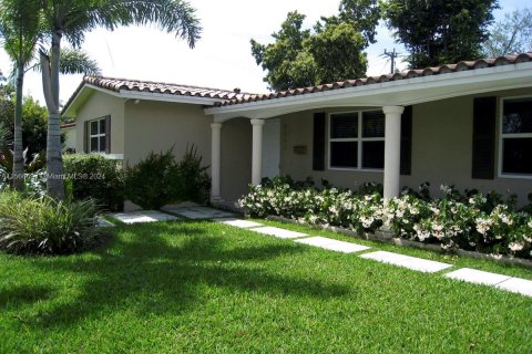 Villa ou maison à vendre à Pinecrest, Floride: 3 chambres № 1132059 - photo 1