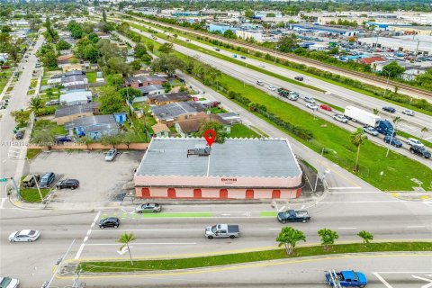 Commercial property in Opa-locka, Florida № 1181769 - photo 2