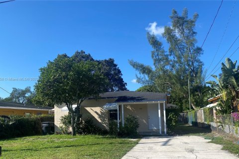 House in Fort Lauderdale, Florida 4 bedrooms № 195005 - photo 13