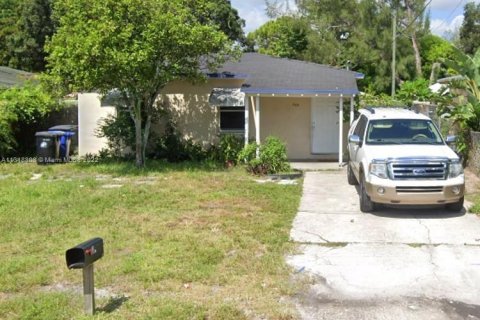 House in Fort Lauderdale, Florida 4 bedrooms № 195005 - photo 15